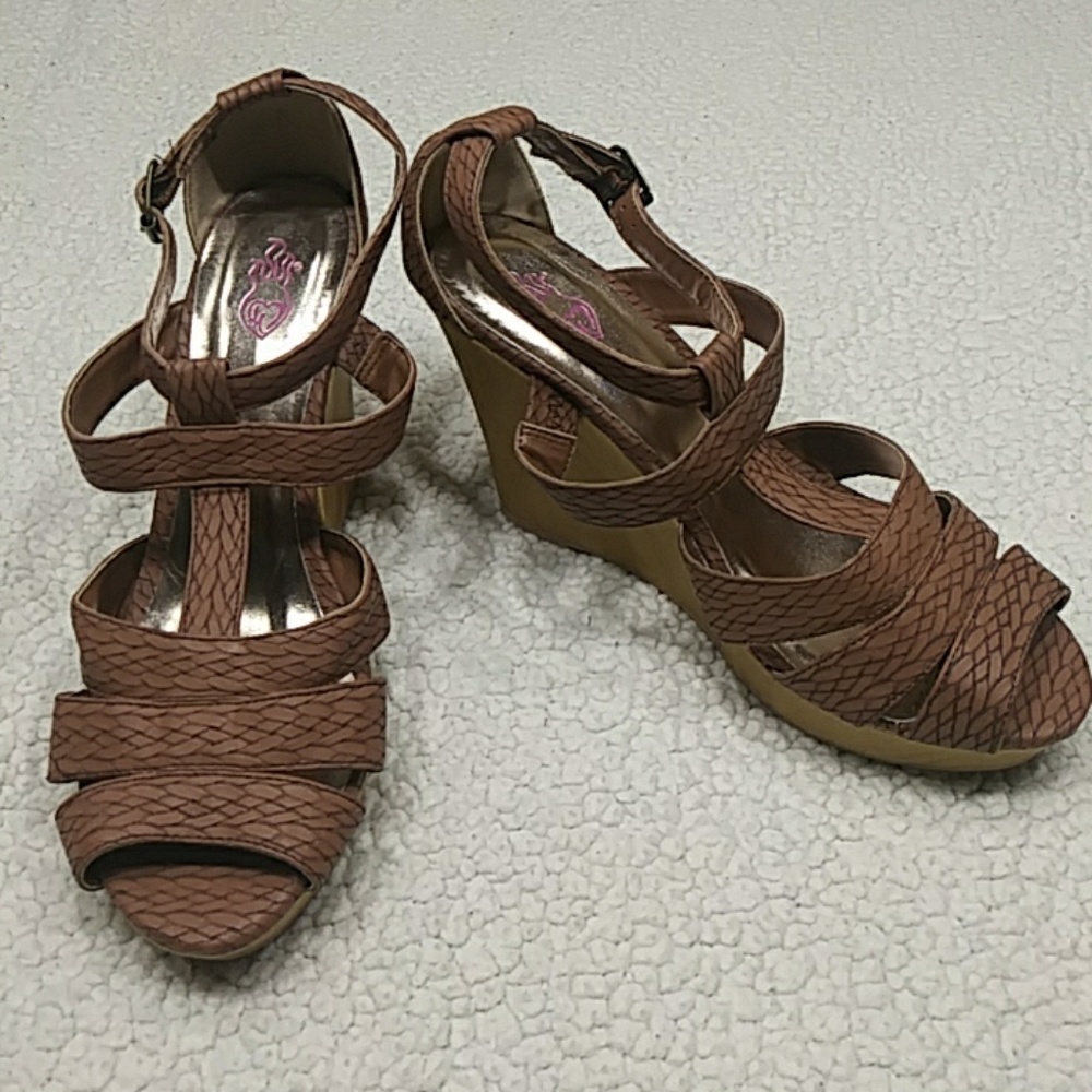 TORRID wedges size 9